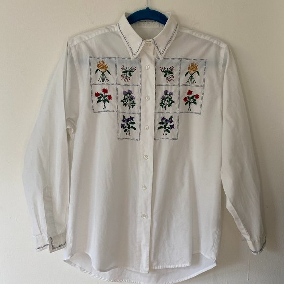 Jennifer Blair Tops - Hand Embroidered Jennifer Blair Floral Button Up Blouse
